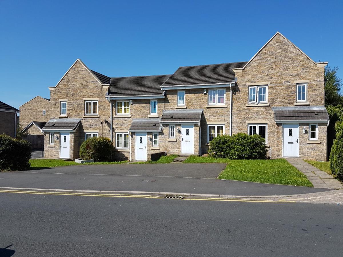 Clariturf - 4 Bedroom Semi - Private Parking Near Turf Moor, Town Centre, Transport And Motorway Links Next To Canal, 3 Parks And Lake - Sky And Netflix เบิร์นลีย์ ภายนอก รูปภาพ